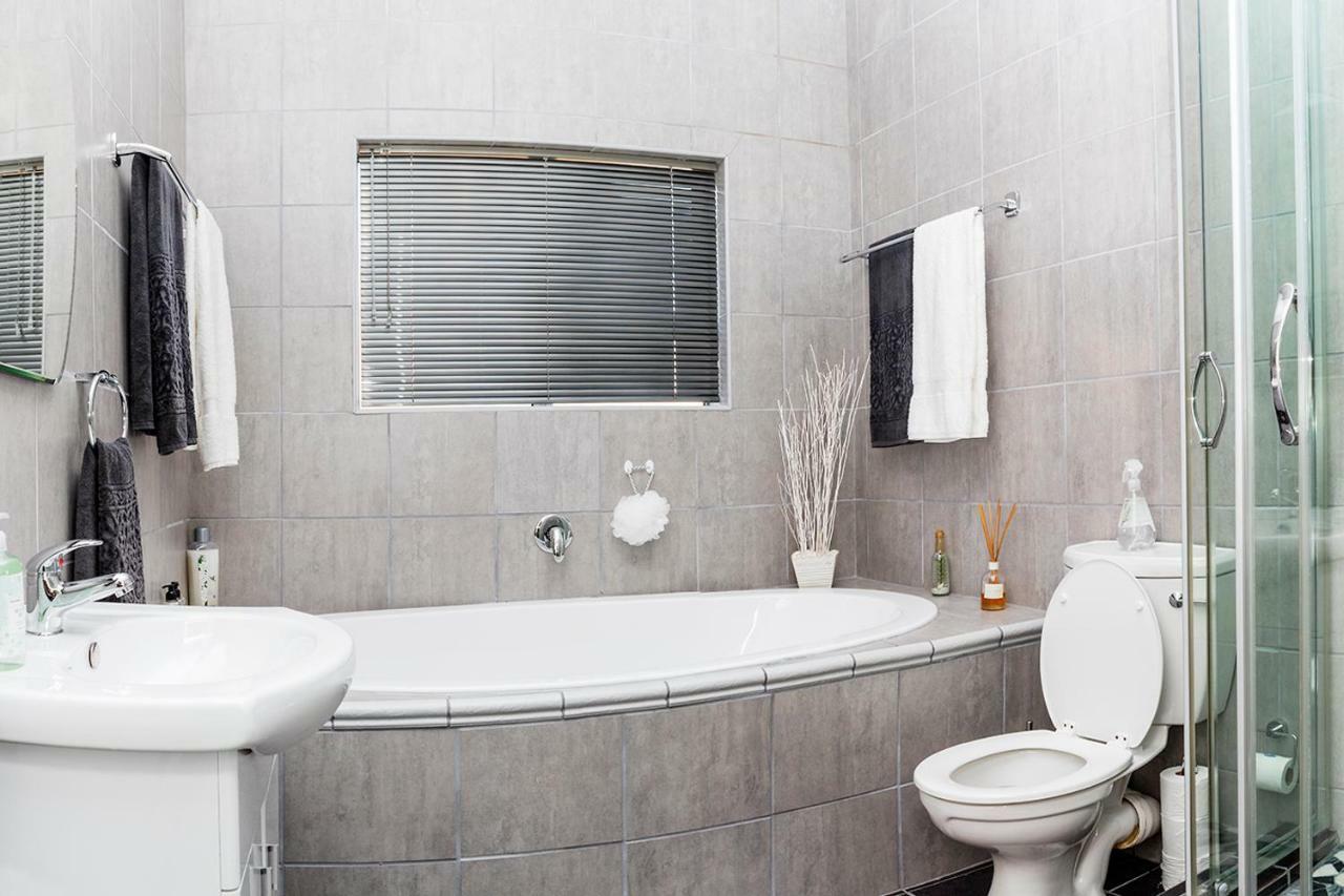Settle Inn Self Catering Accommodation Colchester Eksteriør billede